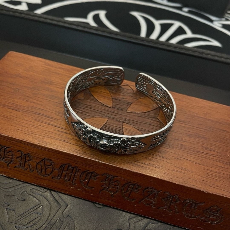 Ch*0me He**ts necklaces